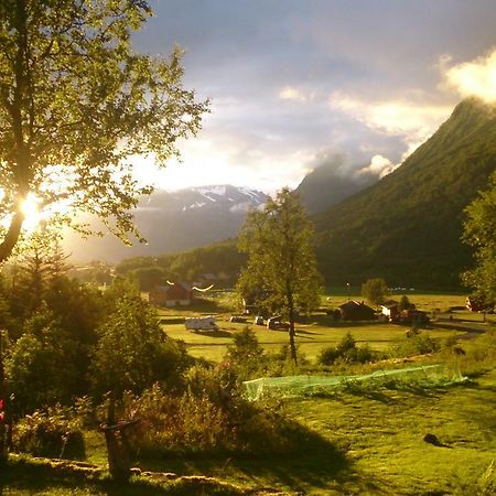 Dalen Gaard Camping Og Hytter Geiranger Kültér fotó