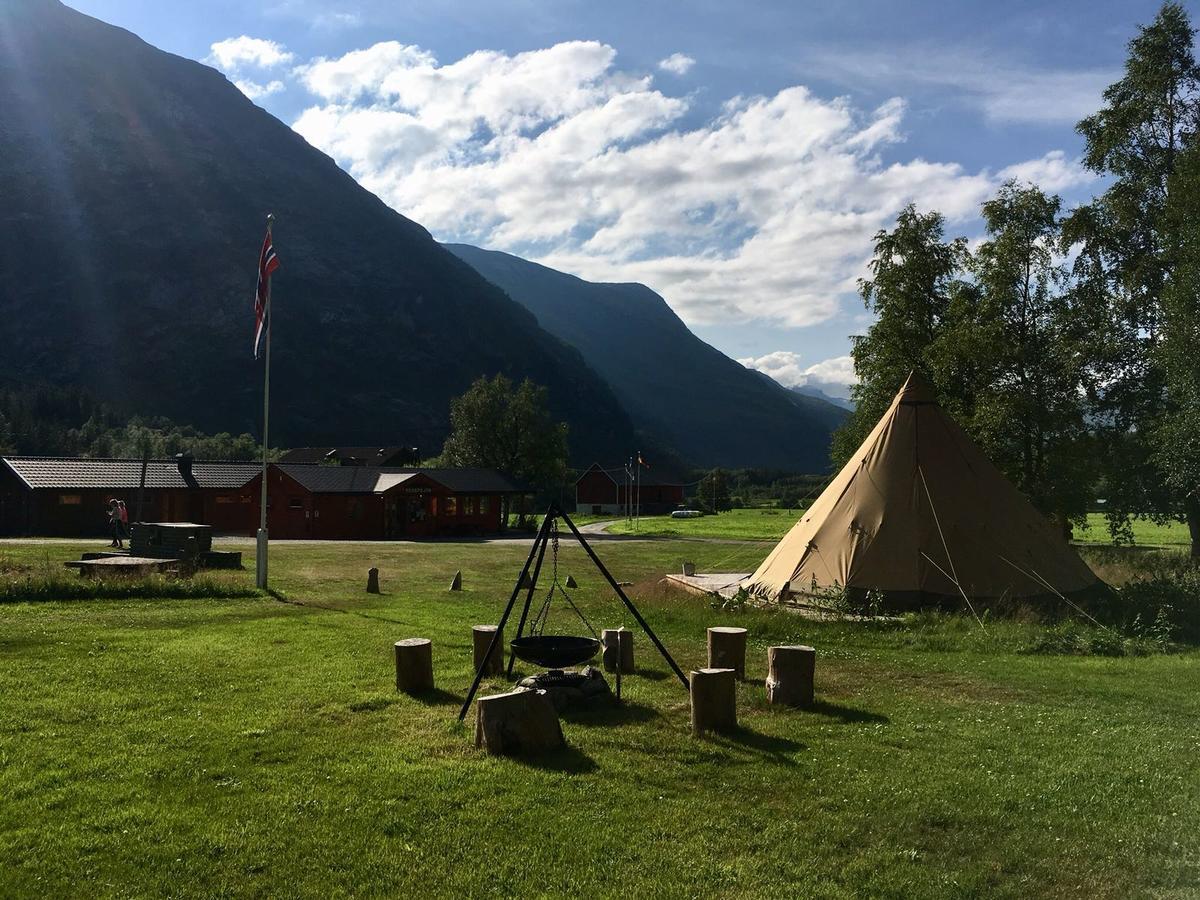 Dalen Gaard Camping Og Hytter Geiranger Kültér fotó