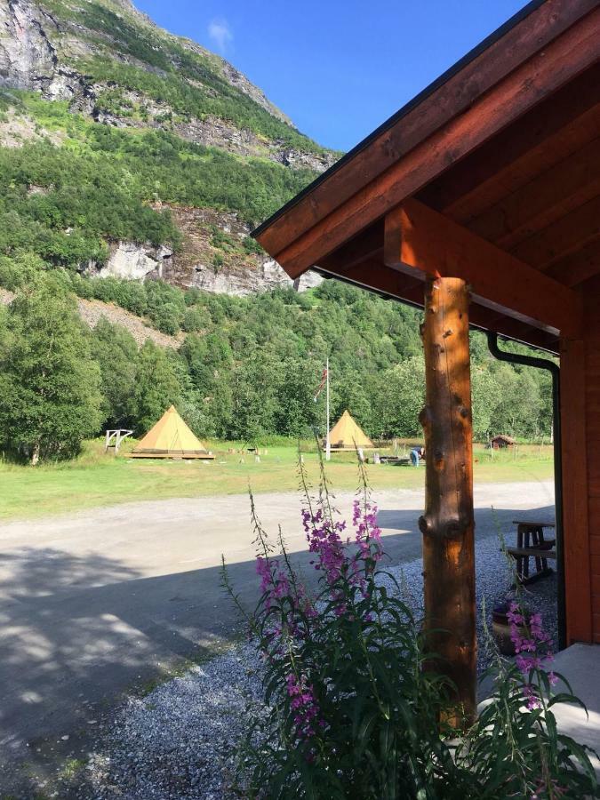 Dalen Gaard Camping Og Hytter Geiranger Kültér fotó